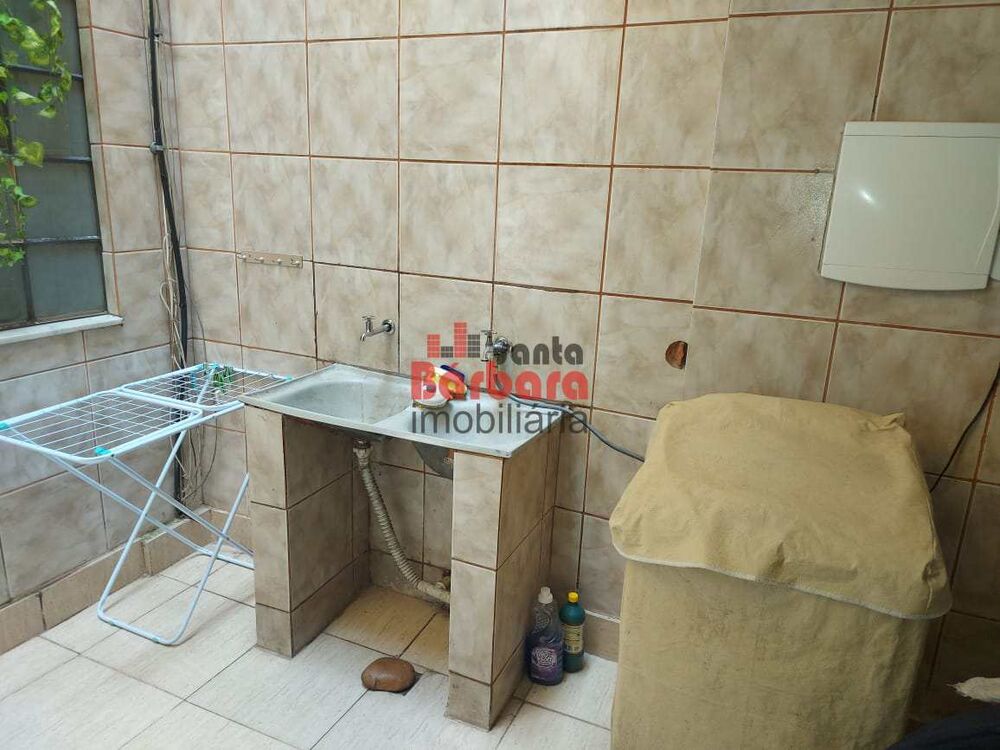 Casa à venda com 6 quartos, 100m² - Foto 3