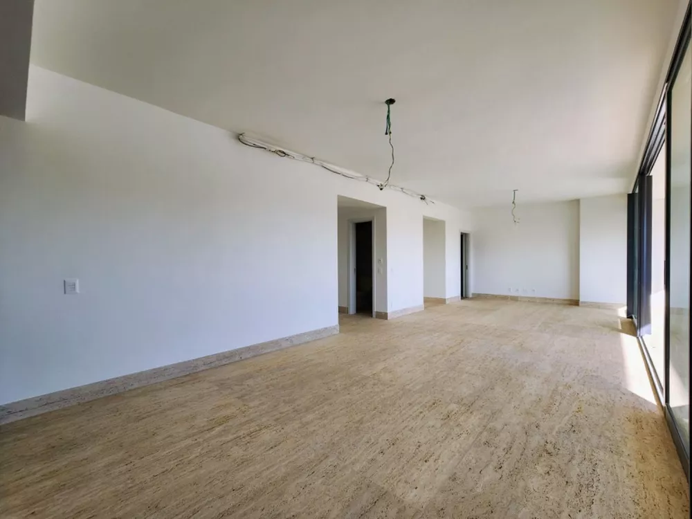 Apartamento à venda com 4 quartos, 232M2 - Foto 2