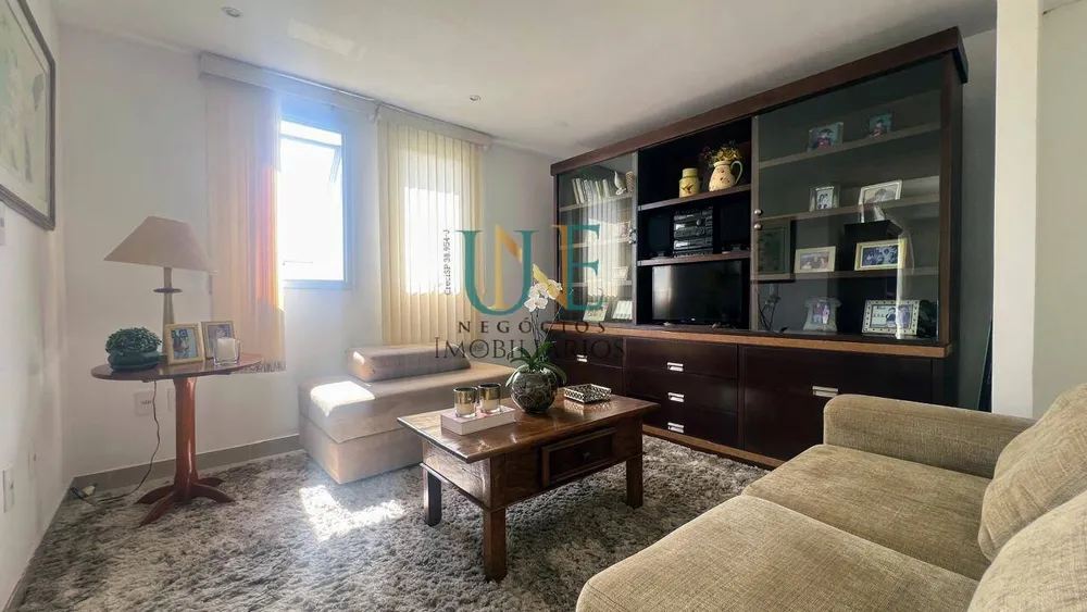 Casa, 3 quartos, 234 m² - Foto 1