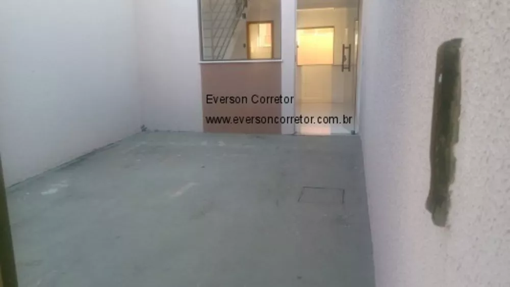 Casa à venda com 2 quartos, 67m² - Foto 3