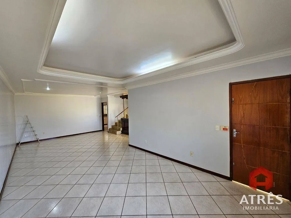 Sobrado, 5 quartos, 220 m² - Foto 1
