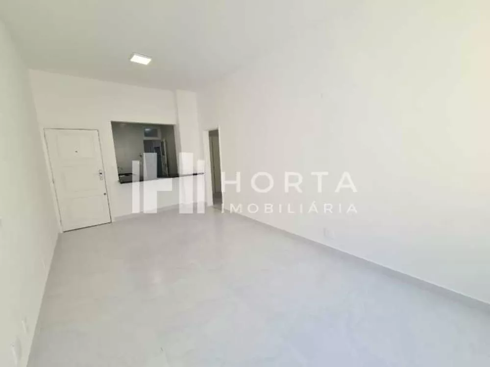 Apartamento à venda com 2 quartos, 61m² - Foto 1