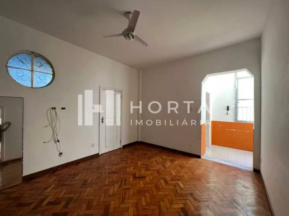 Apartamento à venda com 2 quartos, 75m² - Foto 2