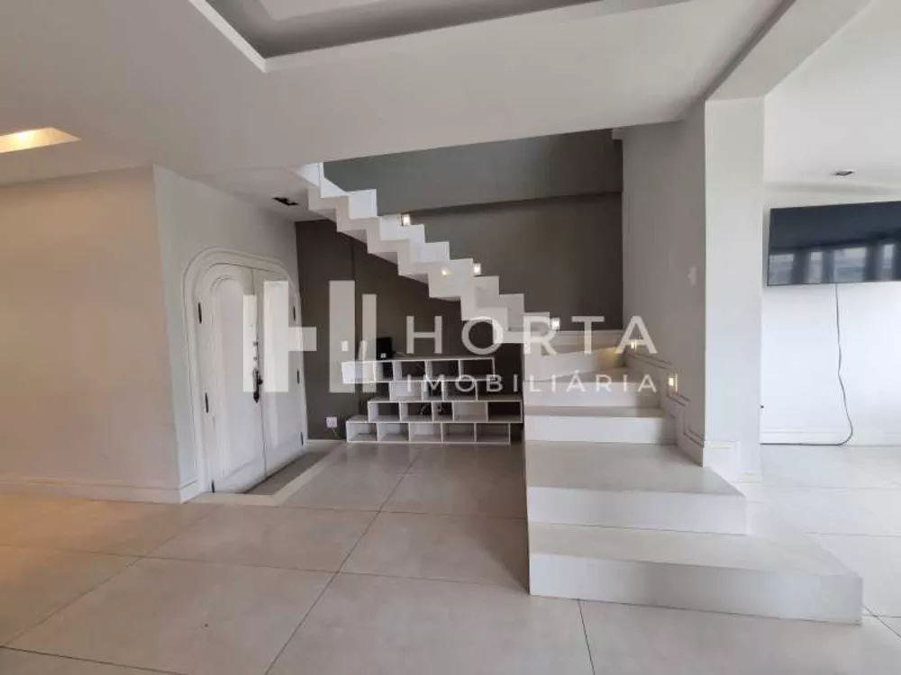 Cobertura, 3 quartos, 210 m² - Foto 1