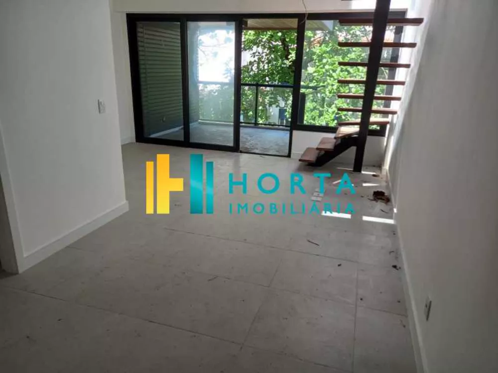 Cobertura à venda com 2 quartos, 180m² - Foto 1