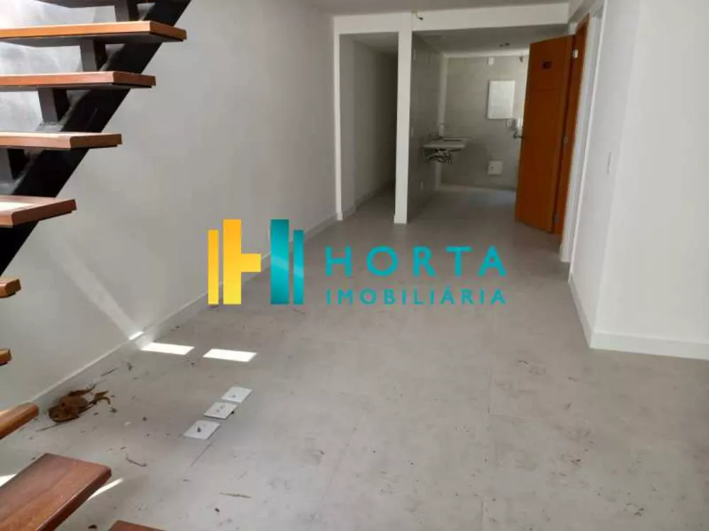 Cobertura à venda com 2 quartos, 180m² - Foto 3