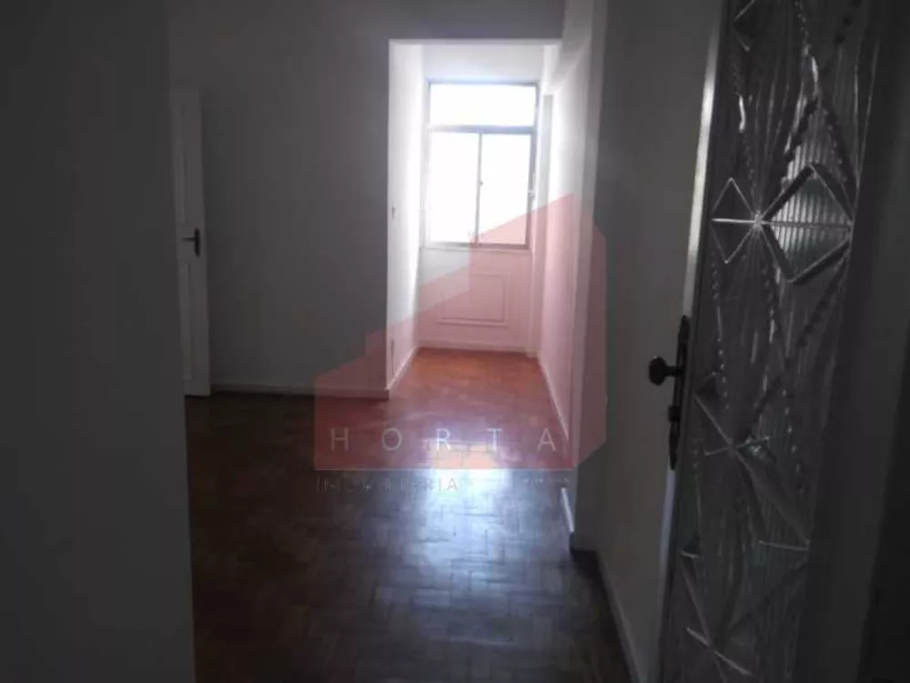 Apartamento à venda com 2 quartos, 70m² - Foto 2