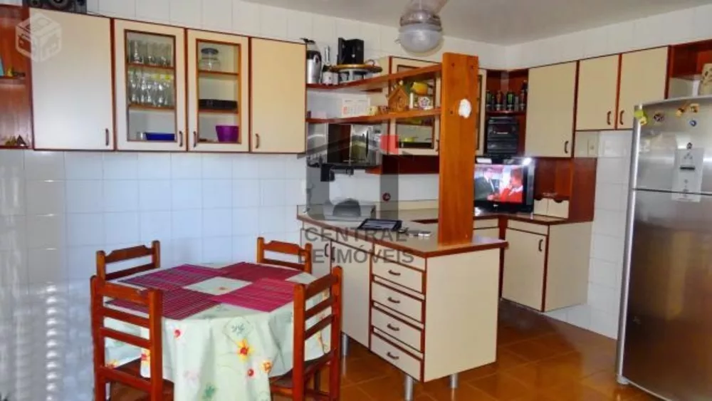 Apartamento à venda com 3 quartos, 180m² - Foto 3