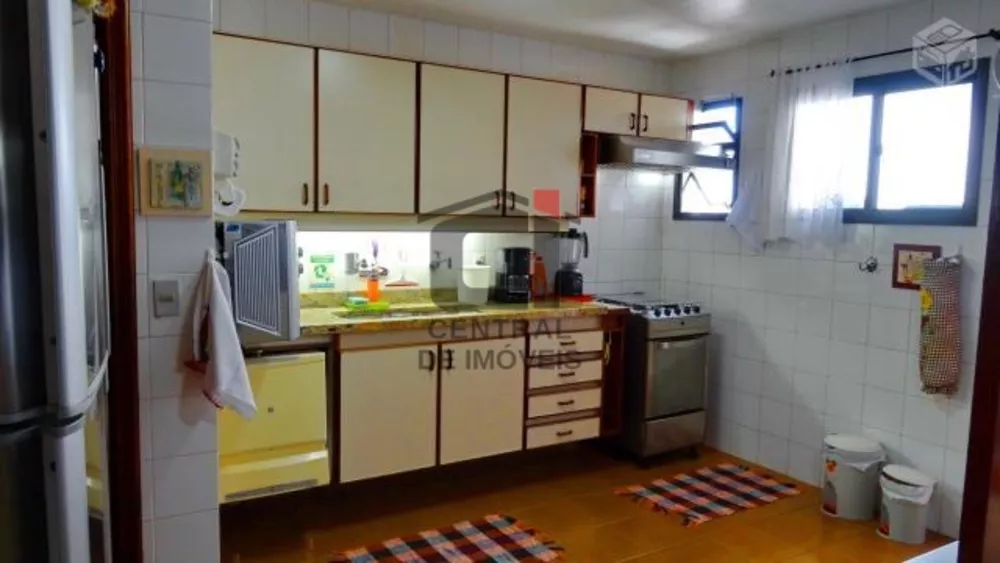 Apartamento à venda com 3 quartos, 180m² - Foto 5