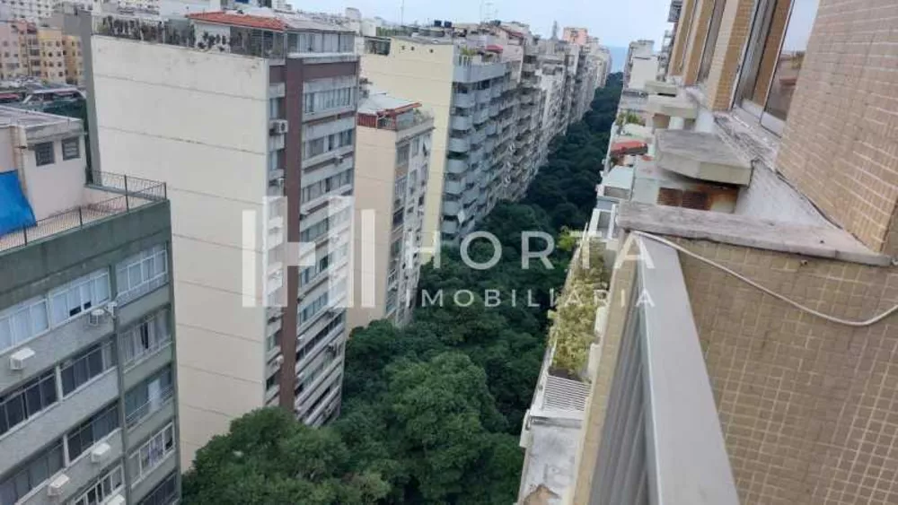 Apartamento à venda com 3 quartos, 203m² - Foto 1