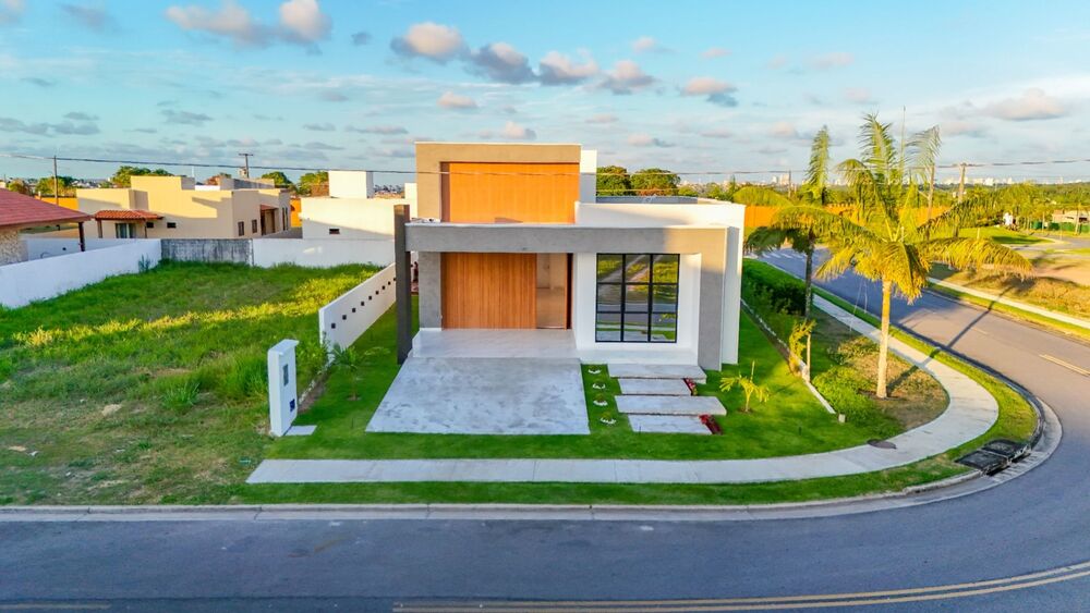 Casa à venda com 4 quartos, 224m² - Foto 1