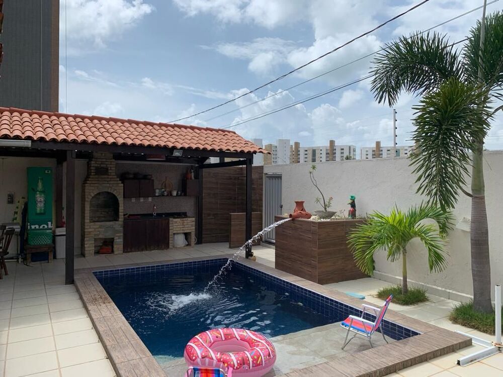 Casa à venda com 3 quartos, 210m² - Foto 1
