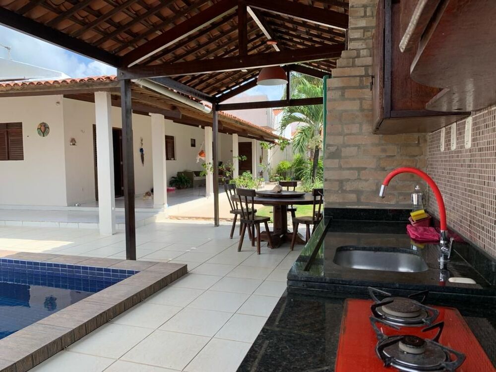 Casa à venda com 3 quartos, 210m² - Foto 2