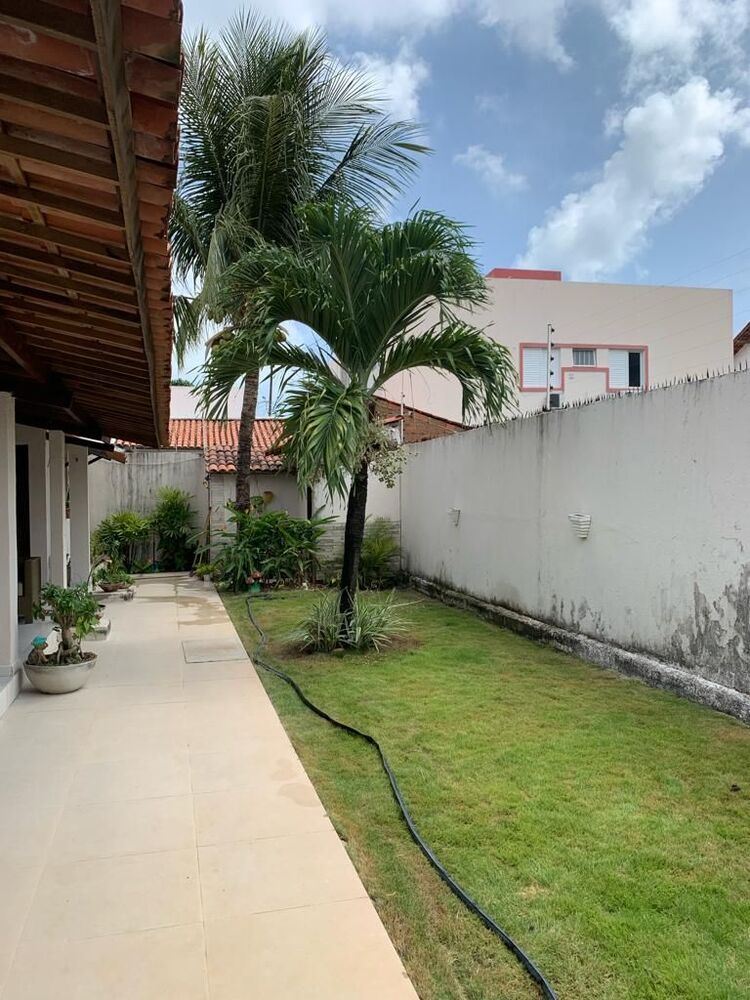Casa à venda com 3 quartos, 210m² - Foto 3
