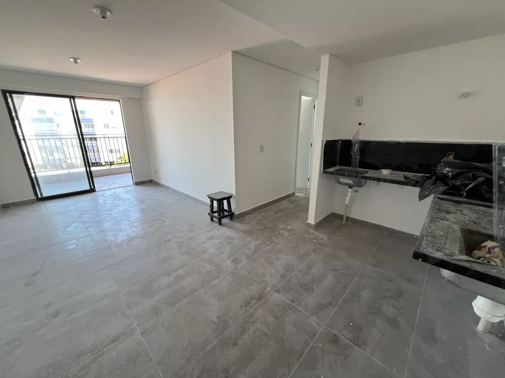 Apartamento à venda com 2 quartos, 70m² - Foto 2