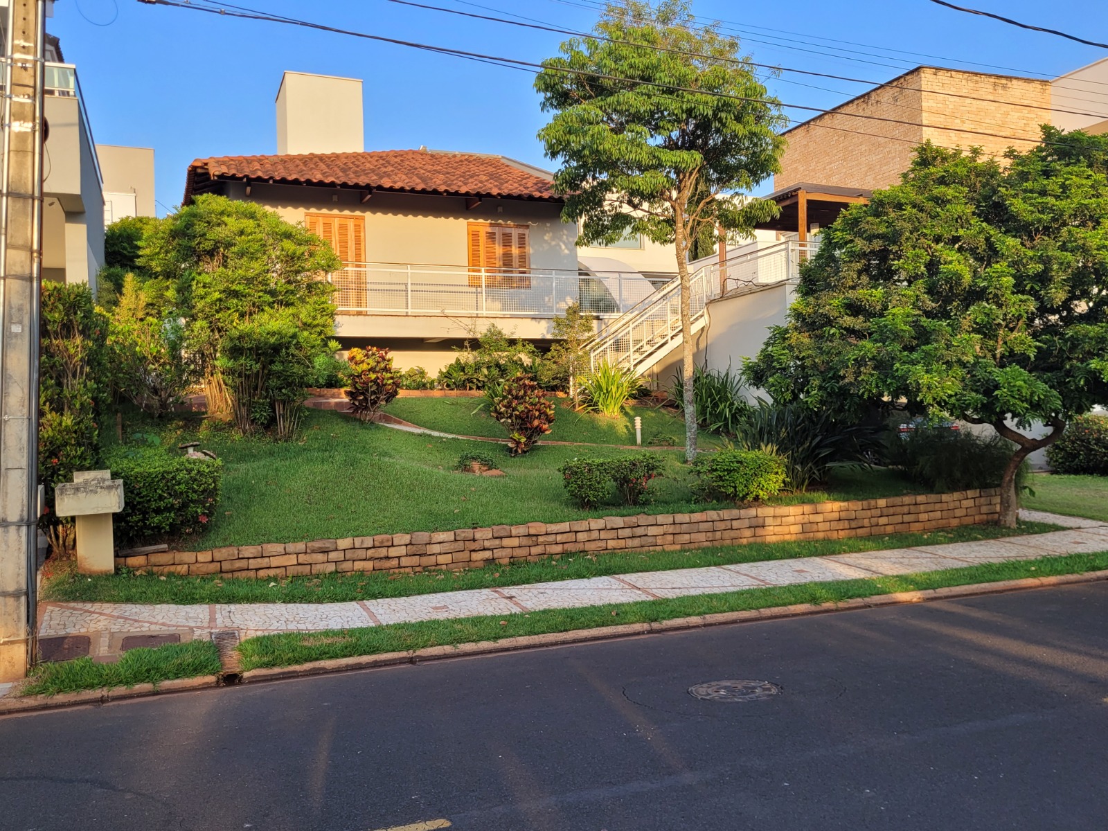 Casa de Condomínio à venda com 3 quartos, 200m² - Foto 1