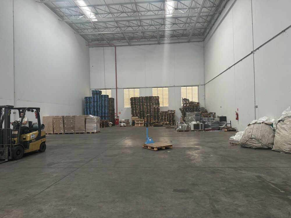 Depósito-Galpão-Armazém para alugar, 1100m² - Foto 2