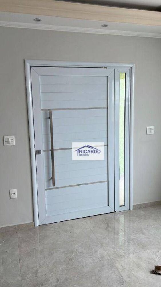 Casa à venda com 3 quartos, 252m² - Foto 3