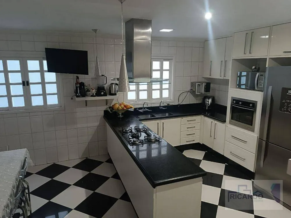 Sobrado, 5 quartos, 306 m² - Foto 5