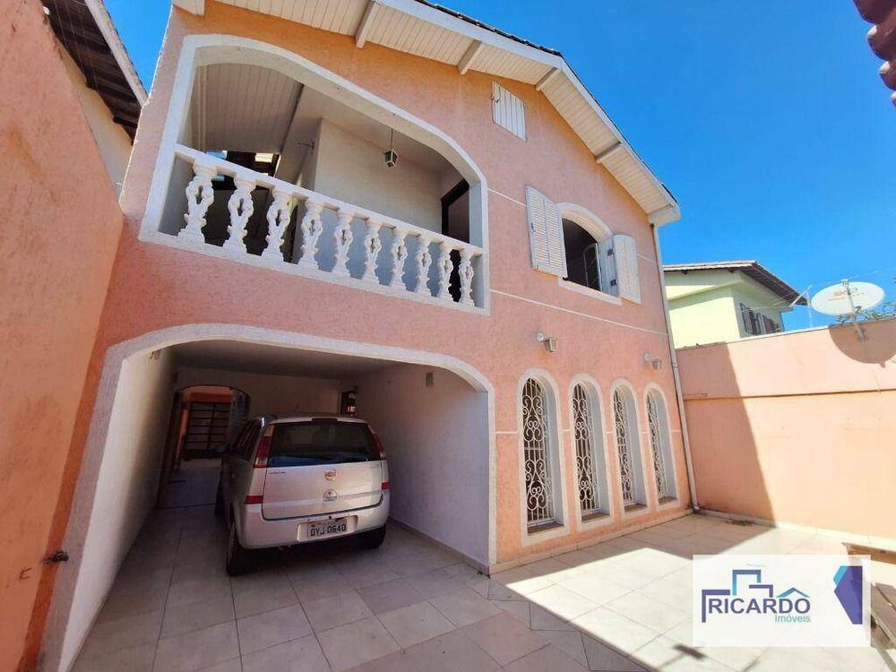 Sobrado à venda com 3 quartos, 190m² - Foto 1