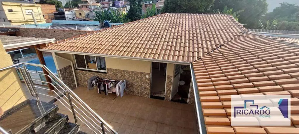 Casa à venda com 3 quartos, 200m² - Foto 2