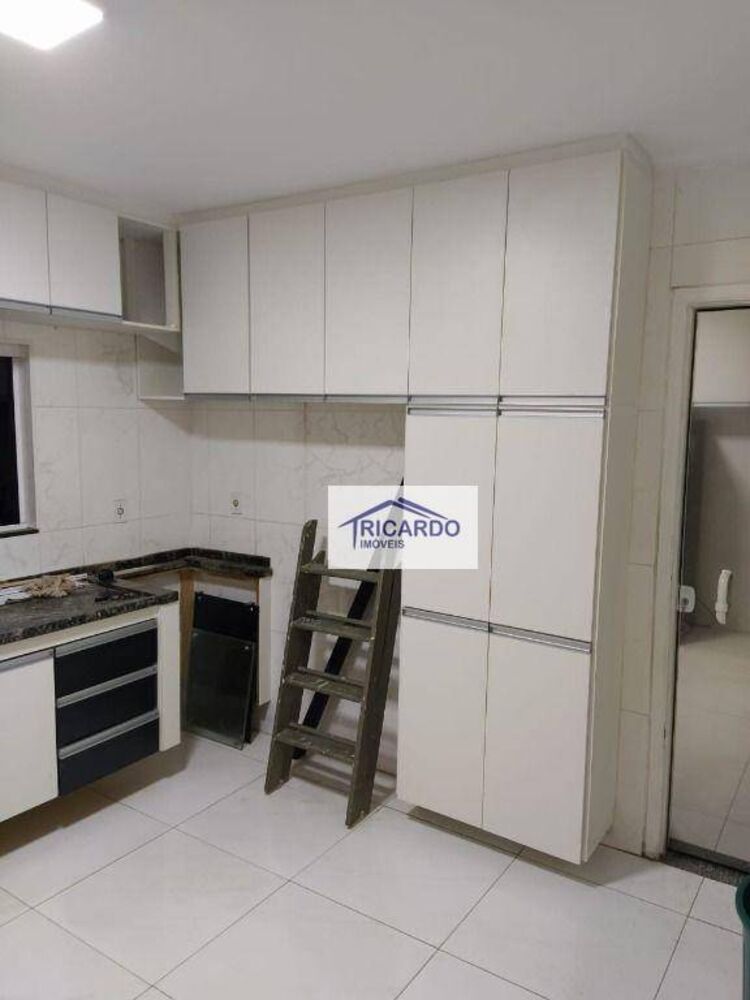 Sobrado à venda com 3 quartos, 200m² - Foto 2