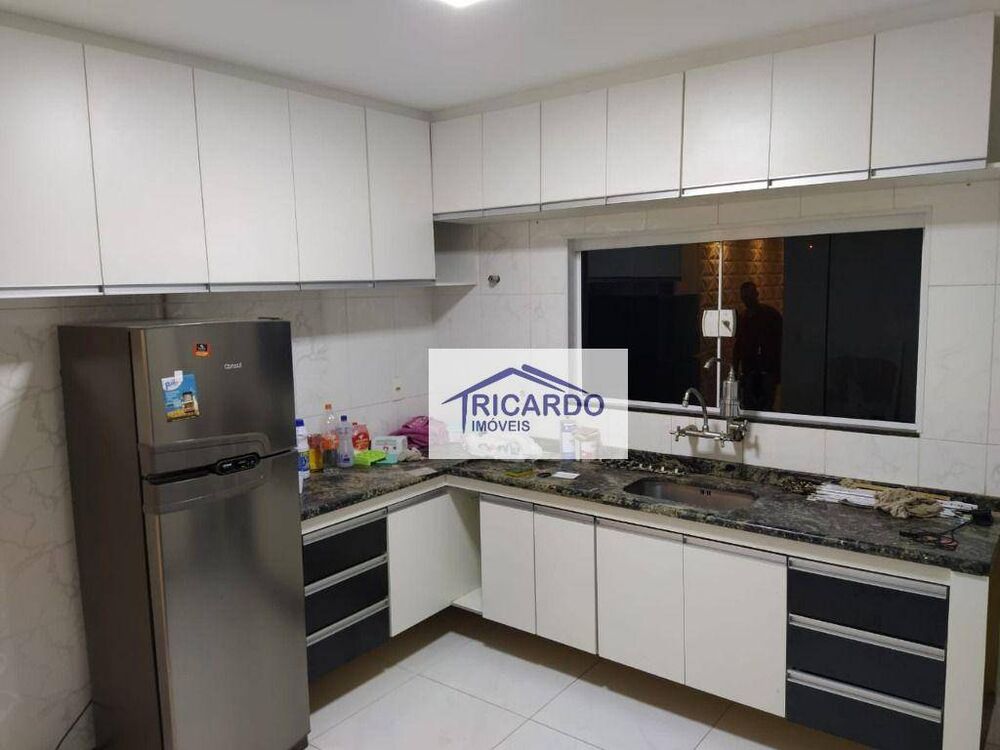 Sobrado à venda com 3 quartos, 200m² - Foto 3