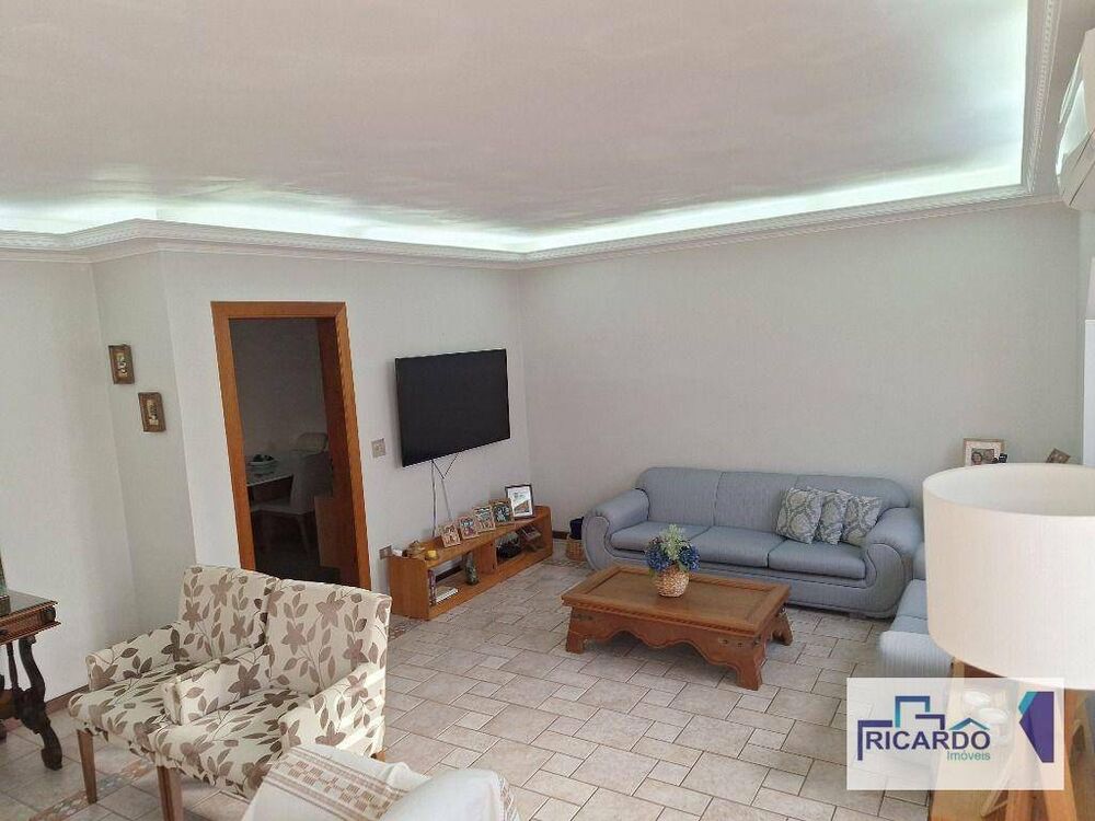 Casa à venda com 3 quartos, 330m² - Foto 2