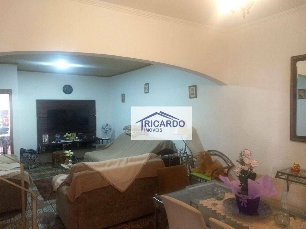 Sobrado para alugar com 4 quartos, 270m² - Foto 1