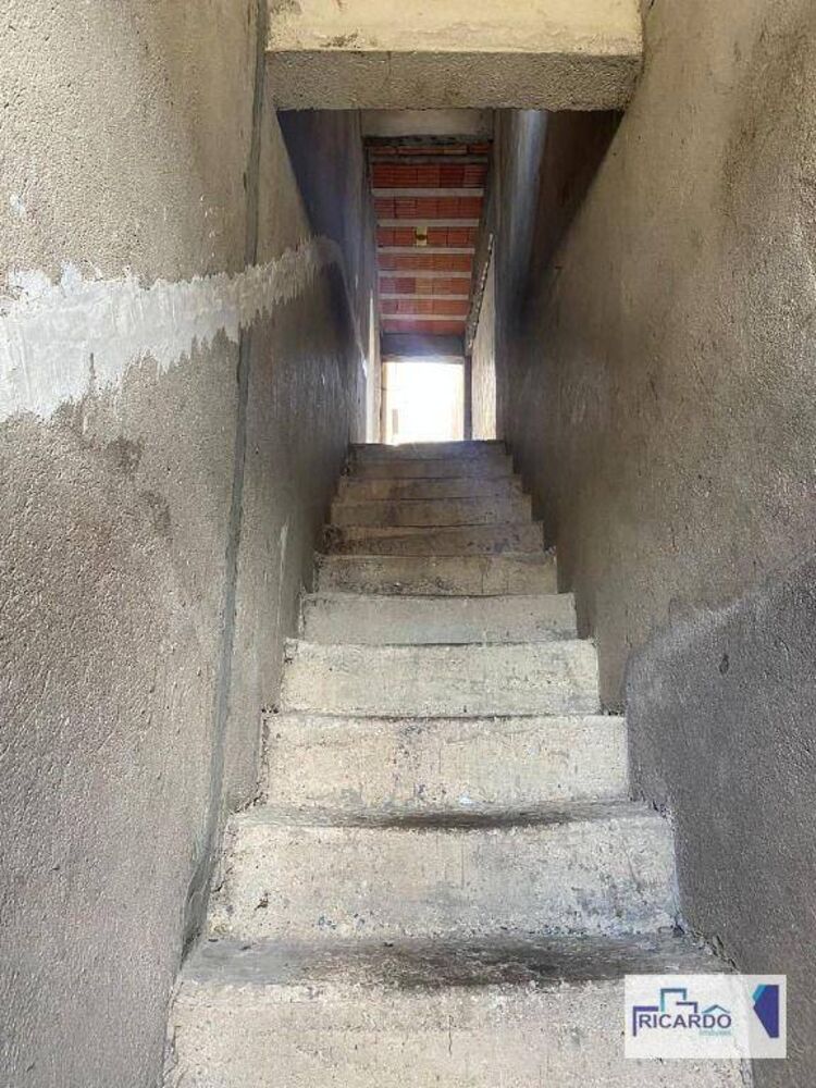 Sobrado à venda com 3 quartos, 250m² - Foto 1