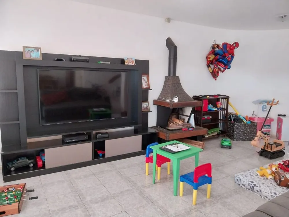 Casa, 3 quartos, 247 m² - Foto 1