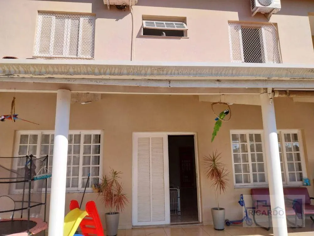 Casa, 3 quartos, 247 m² - Foto 2