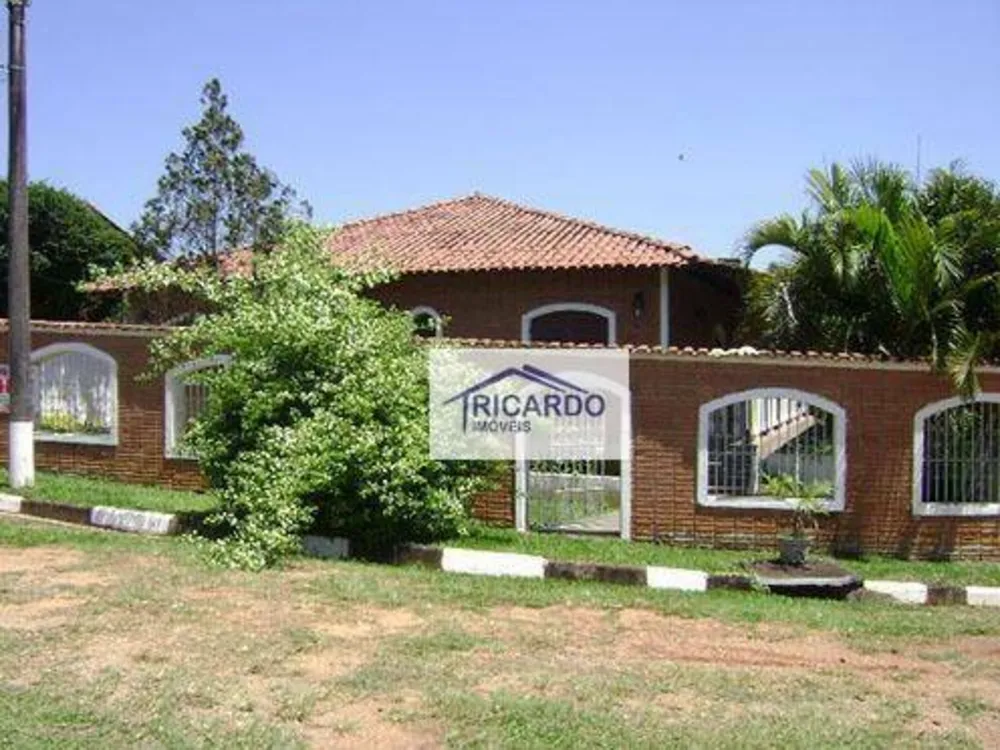 Chácara, 3 quartos, 1267 m² - Foto 1
