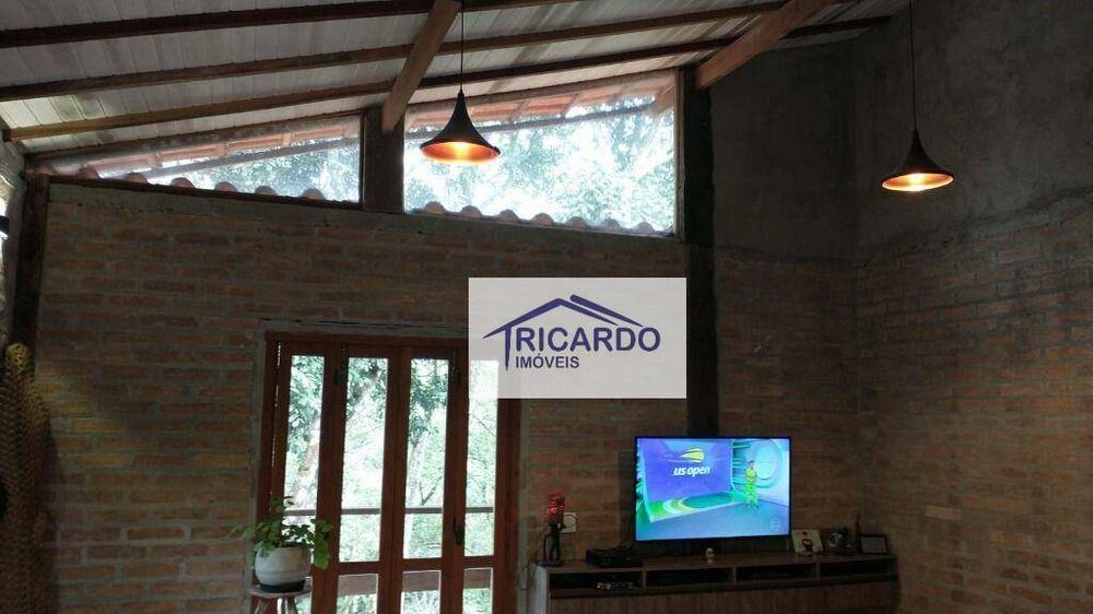 Chácara à venda com 3 quartos, 260m² - Foto 2
