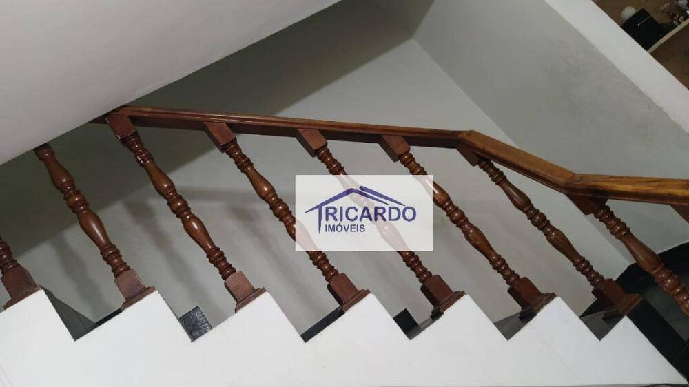 Sobrado à venda com 3 quartos, 247m² - Foto 2