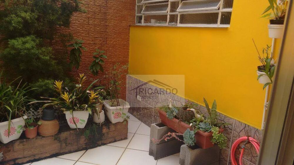 Casa à venda com 4 quartos, 210m² - Foto 2