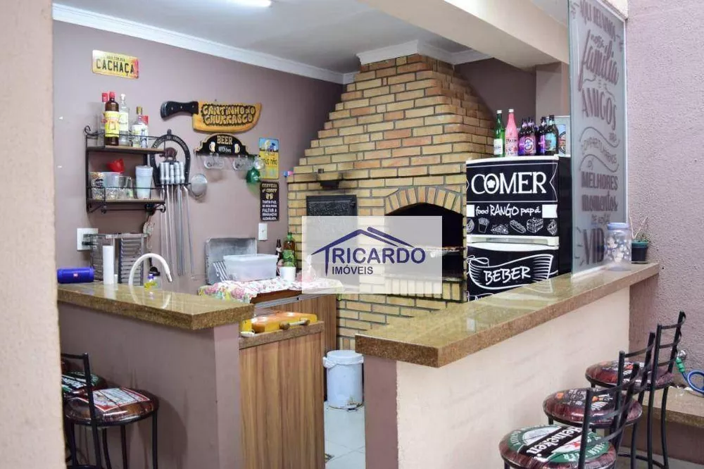 Sobrado à venda com 4 quartos, 315m² - Foto 1