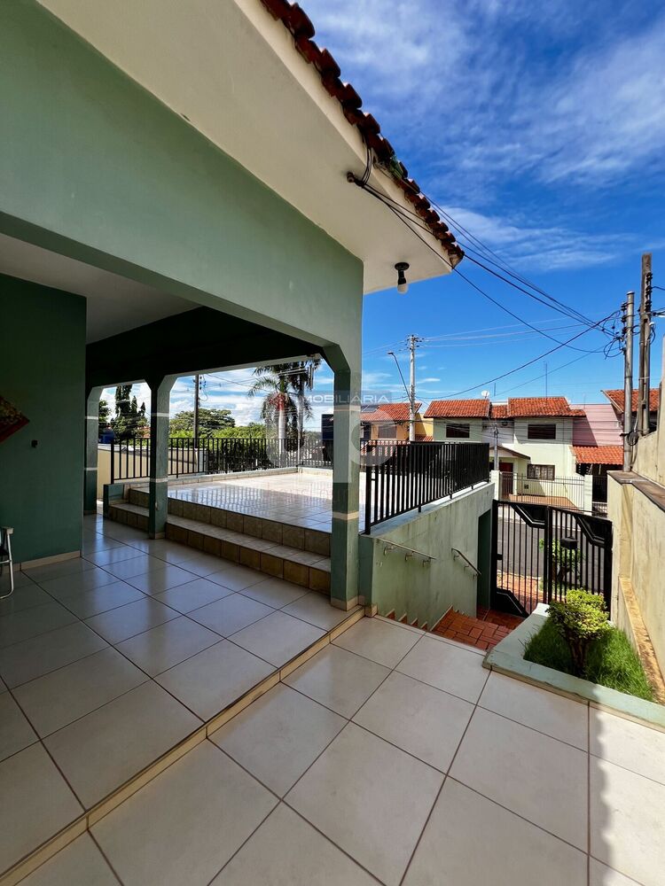 Casa à venda com 3 quartos, 150m² - Foto 1