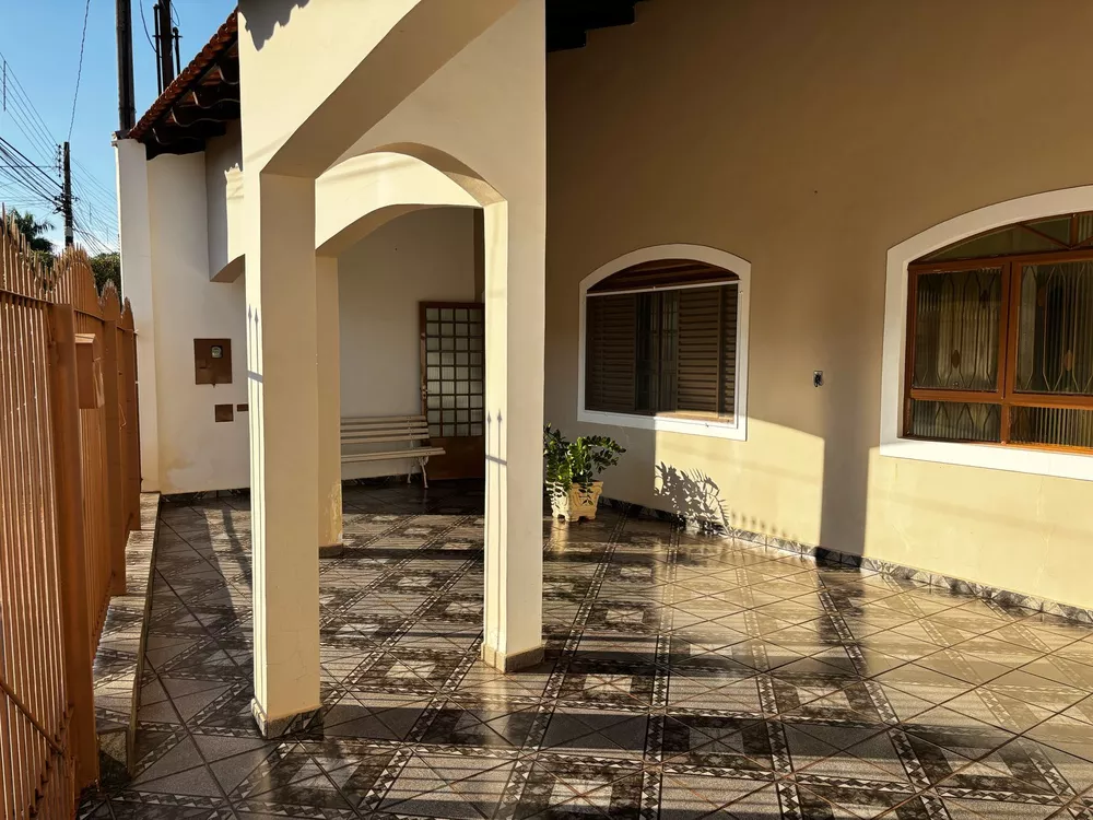 Casa, 3 quartos, 219 m² - Foto 2