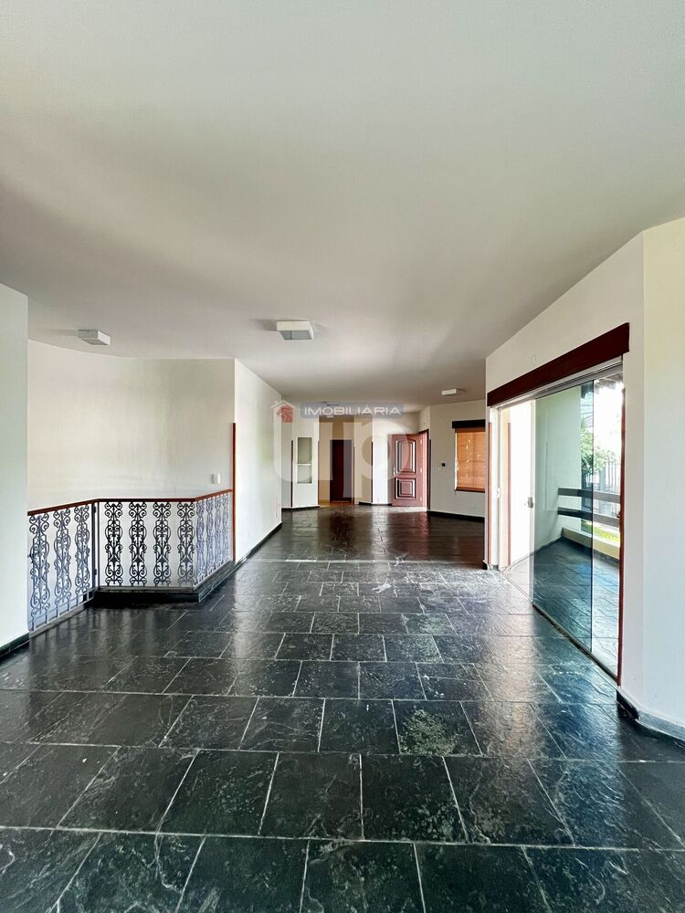 Casa para alugar com 4 quartos, 600m² - Foto 3