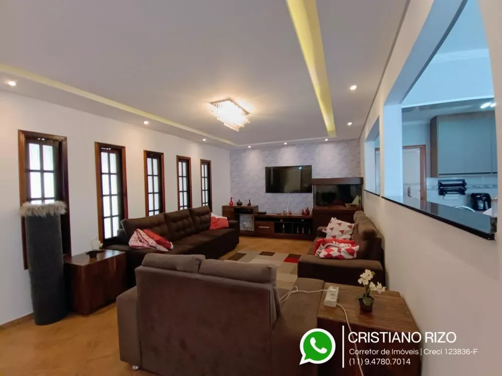 Casa à venda com 3 quartos, 240m² - Foto 2