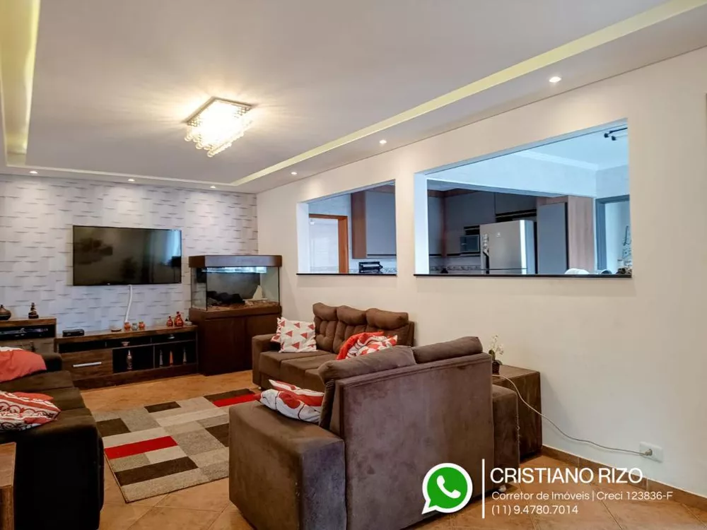 Casa à venda com 3 quartos, 240m² - Foto 1