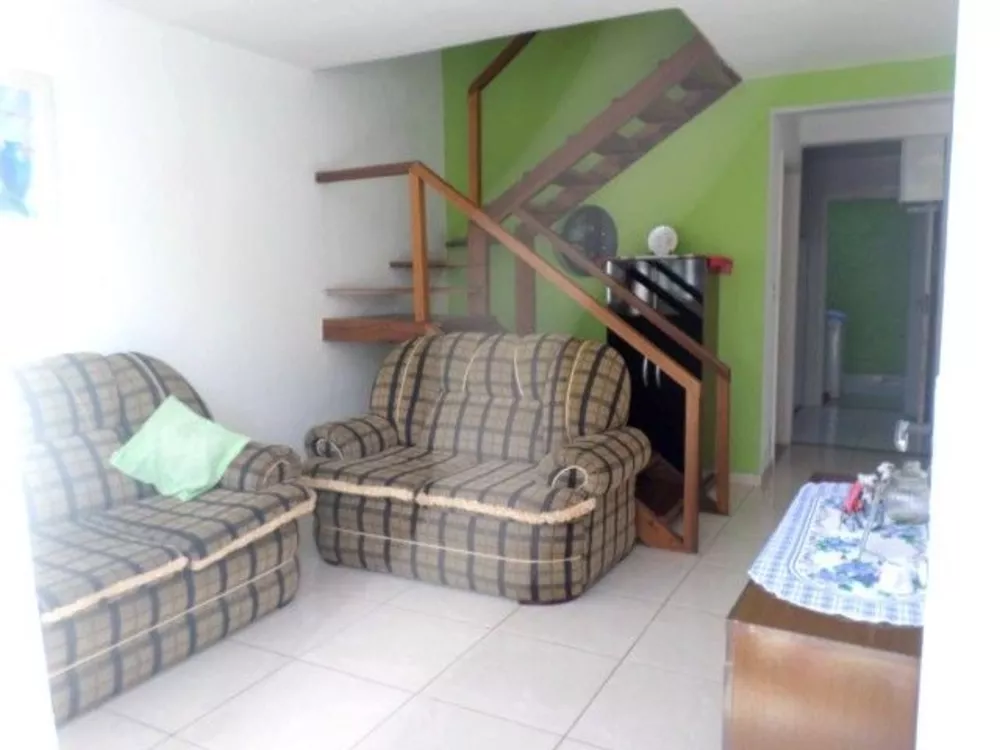 Casa à venda com 3 quartos, 30m² - Foto 2