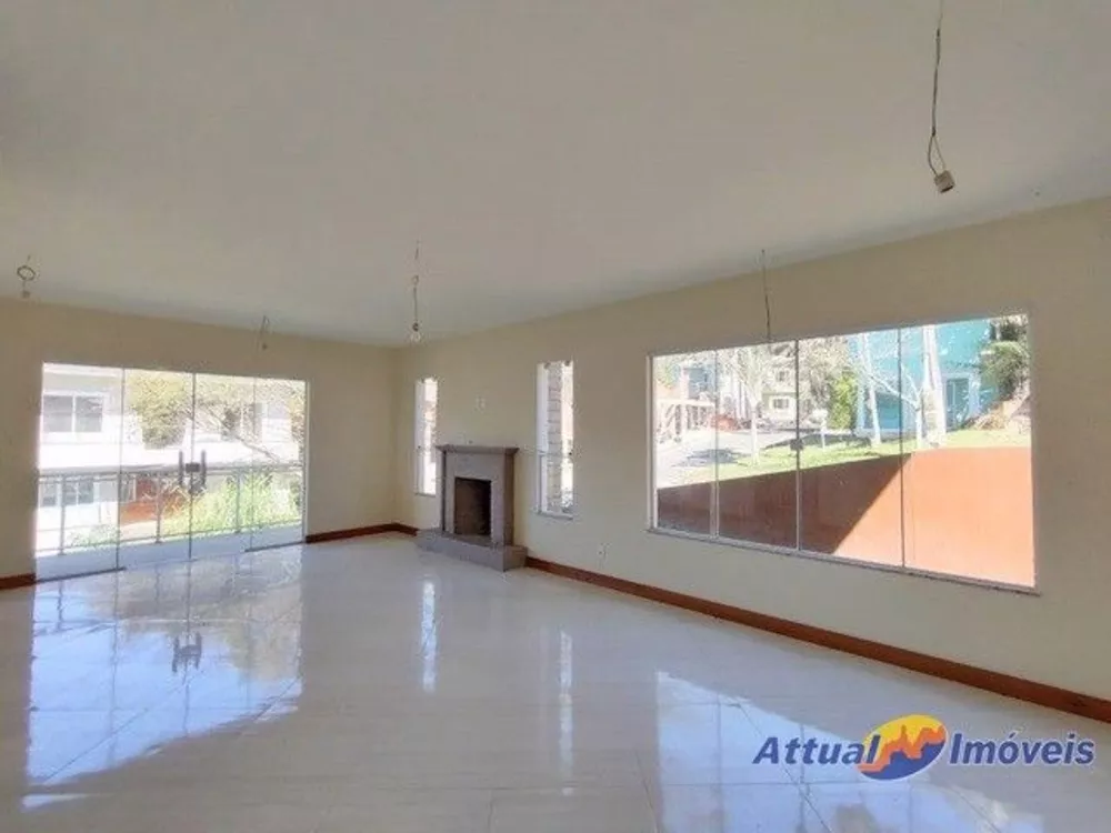 Casa à venda com 5 quartos, 250m² - Foto 2