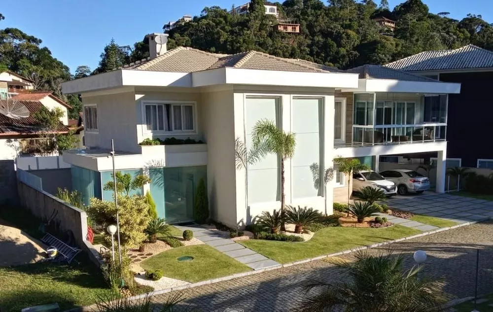 Casa à venda com 4 quartos, 400m² - Foto 1