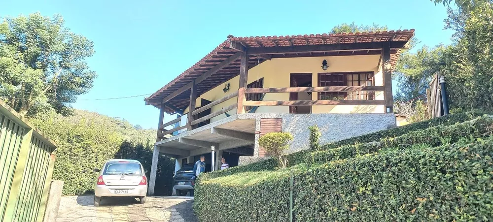 Casa à venda com 3 quartos, 600m² - Foto 1