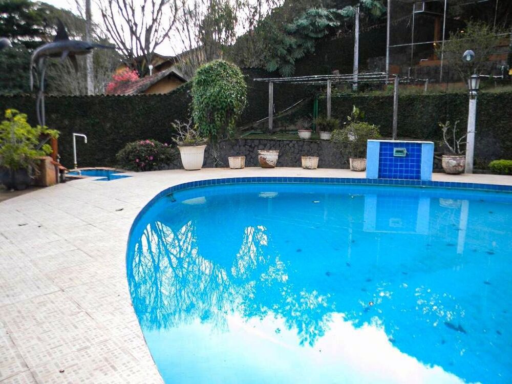 Casa à venda com 7 quartos, 3000m² - Foto 2