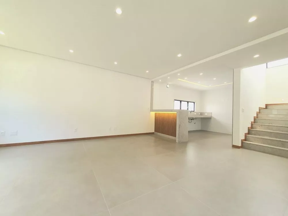 Casa à venda com 3 quartos, 270m² - Foto 8