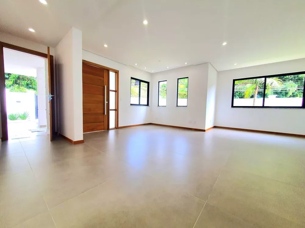 Casa à venda com 3 quartos, 270m² - Foto 6