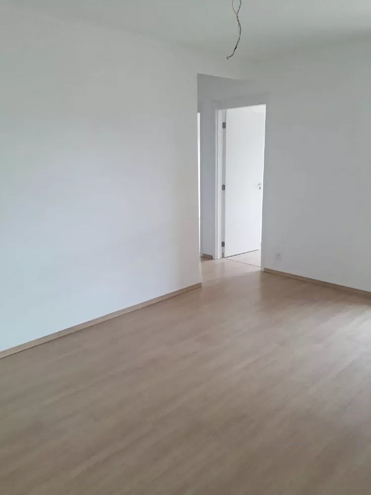 Apartamento à venda com 2 quartos, 62m² - Foto 3